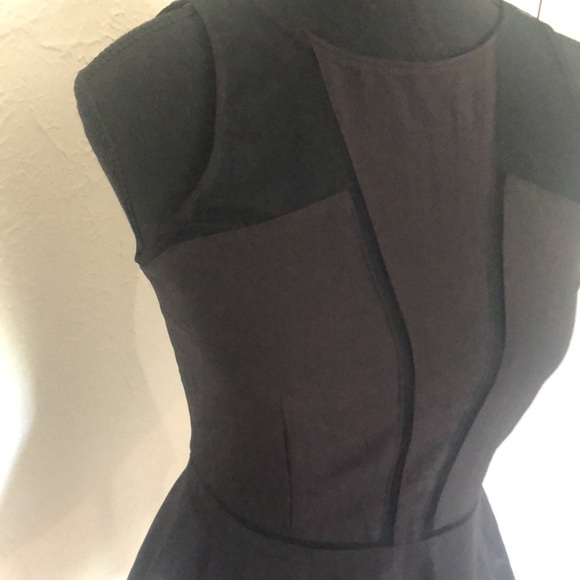 Ladies NWT Dynamite Sleeveless Peplum Top with Mesh - Size XS - Picture 2 of 8